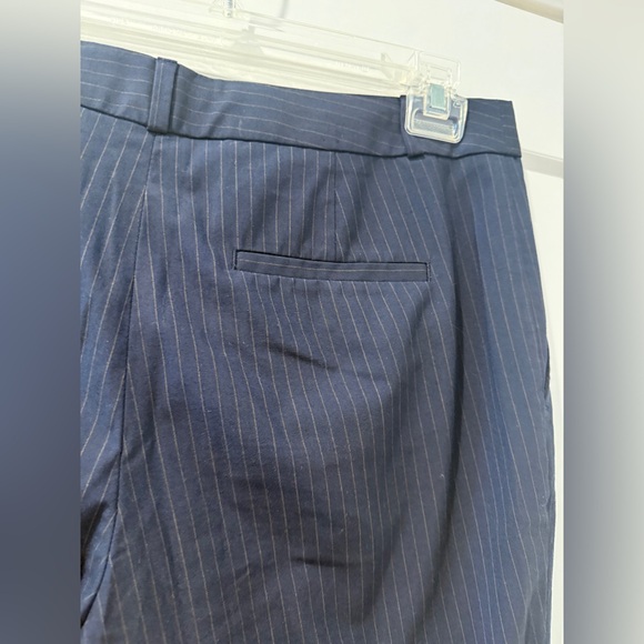 Banana Republic Ryan Slim Straight-Fit Washable
Pinstripe Pant - Picture 4 of 6